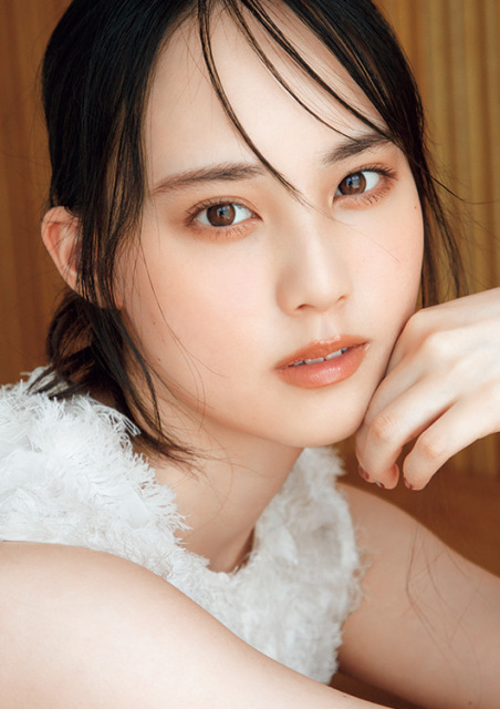 5日発売『andGIRL』秋号に登場する松尾桜(日向坂46)