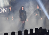 『第41回 マイナビ 東京ガールズコレクション 2025 AUTUMN／WINTER』に出演した（左から）池田エライザ、中条あやみ、三吉彩花 （C）ORICON NewS inc.