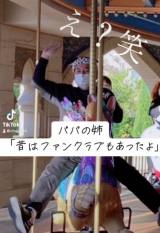 娘大好き＆おちゃめなパパ。45年前の姿は…？