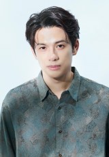 テレビアニメ『異世界の沙汰は社畜次第』でシーロの声を担当する森崎ウィン