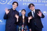 「第81回ベネチア国際映画祭」でワールドプレミアを飾った『果てしなきスカーレット』岡田将生、芦田愛菜、細田守監督 （C）KAZUKO WAKAYAMA
