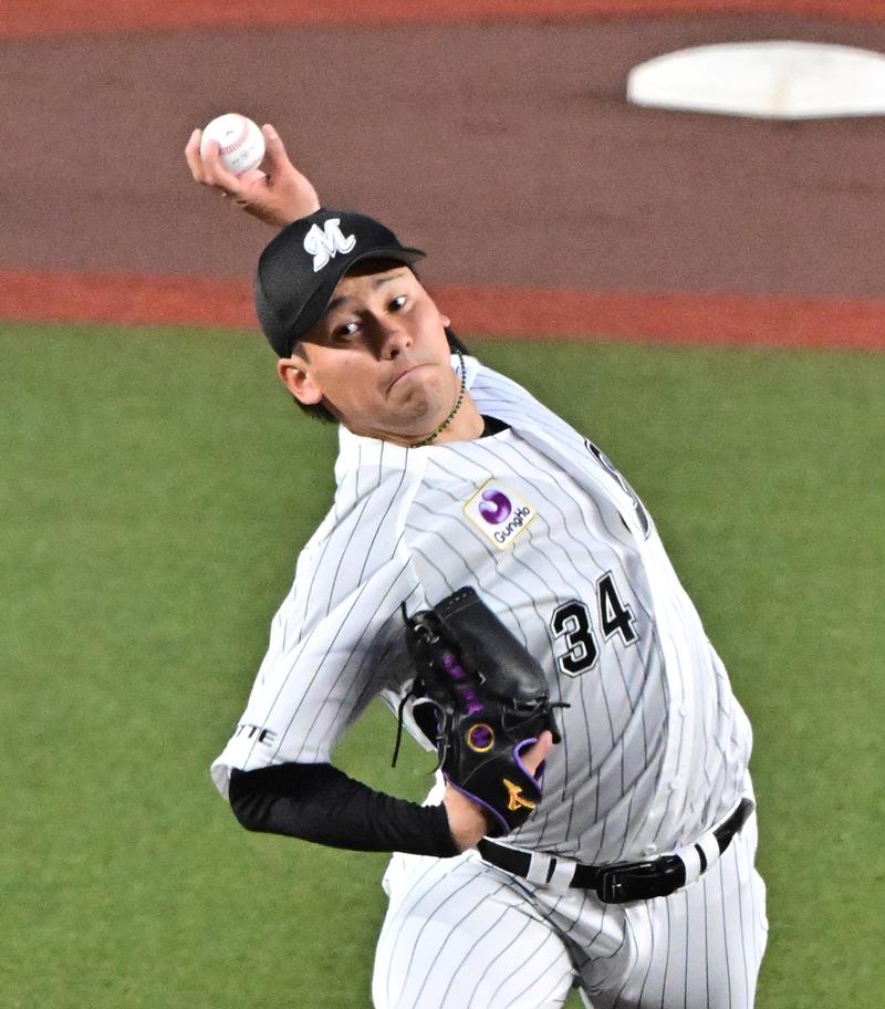 先発した千葉ロッテの高野脩