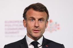 　６月、モルドバで記者会見するフランスのマクロン大統領（ロイター＝共同）