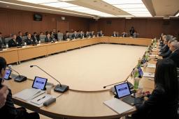 　防衛省で開かれた、防衛力の抜本的強化に関する有識者会議の初会合＝１９日午前