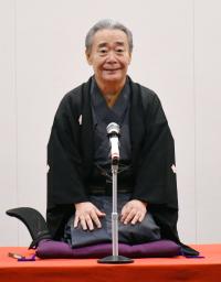 　国会内で落語を披露する五街道雲助さん＝７日午前