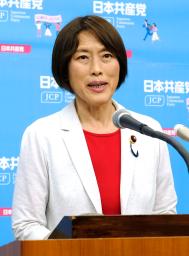 記者会見する共産党の田村委員長＝４日午後、東京都渋谷区の党本部