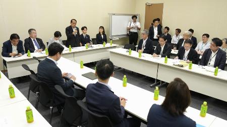 <p>　超党派の国会議員による「空襲議連」の総会＝６月２２日午後、国会</p>