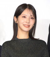 監督の評価にガッツポーズを見せた浜辺美波 （C）ORICON NewS inc.