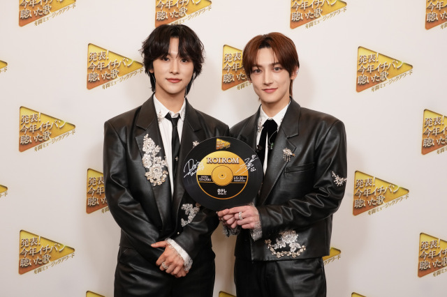 『発表！今年イチバン聴いた歌～年間ミュージックアワード2025～』に出演するROIROM（C）日本テレビ