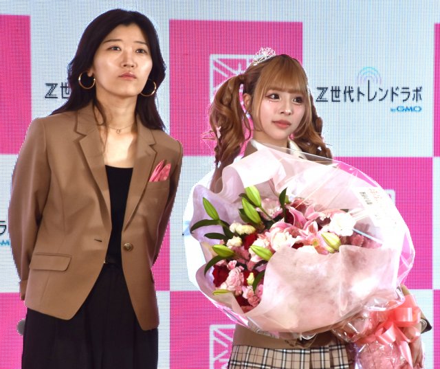 「渋谷女子インターナショナルスクール」卒業式にゲストとして参加したヒコロヒー（左） （C）ORICON NewS inc.