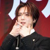 1人登壇なのに「せーの」と発したINI・佐野雄大 （C）ORICON NewS inc.