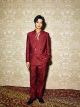 エトロ2026春夏ウィメンズコレクションのファッションショーに登場したKing & Prince・高橋海人