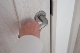 静電気が怖いドアノブ