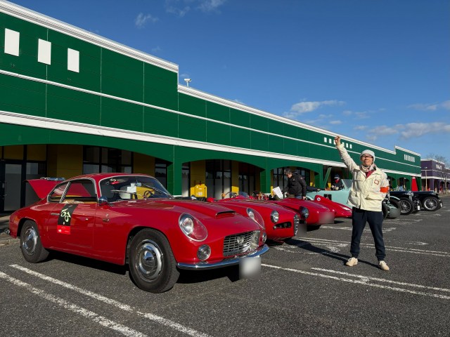 主催のクラシックカーイベントに参加した堺正章