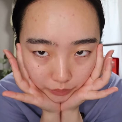 メイク前の鈴木さん／鈴木未夢さん（@radybymiyu）提供