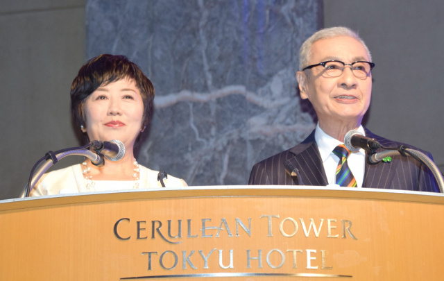 20年ぶりに司会でタッグを組んだ（左から）小宮悦子、久米宏さん（2018年当時） （C）ORICON NewS inc.