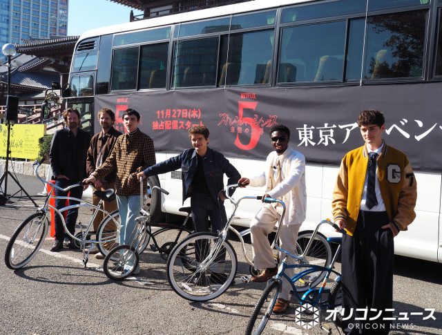 （左から）マット・ダファー、ロス・ダファー、フィン・ヴォルフハルト、ゲイテン・マタラッツォ、ケイレブ・マクラフリン、ノア・シュナップ （C）ORICON NewS inc.