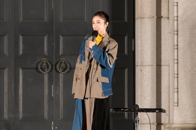 大阪市中央公会堂プロジェクションマッピング初回上映セレモニーに登場した上戸彩（C）2025 Disney Enterprises, Inc. All Rights Reserved.