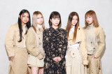 美麗-Bi-ray-と藤崎ゆみあ（左から）Cocomi、Emi、藤崎、Michelle、Hinata