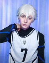 凪 誠士郎：佐藤たかみち（C）金城宗幸・三宮宏太・ノ村優介・講談社／舞台『ブルーロック -Re EPISODE 凪-』製作委員会