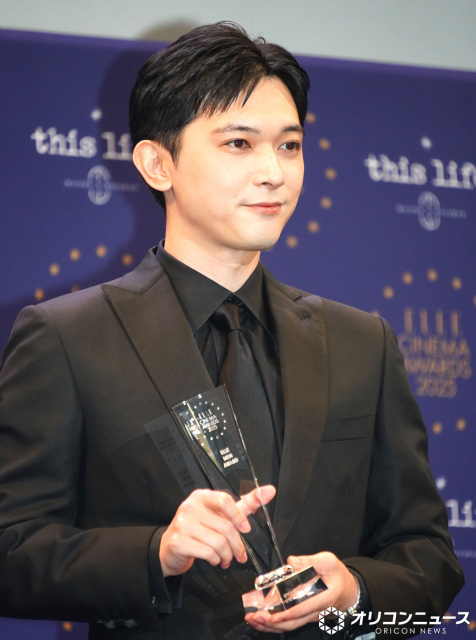 『ELLE CINEMA AWARDS 2025』授賞式に登壇した吉沢亮 （C）ORICON NewS inc.