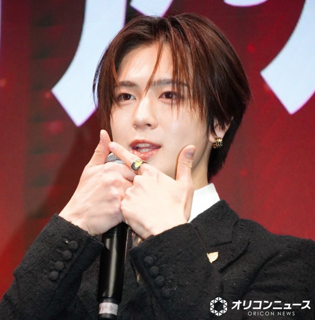 1人登壇なのに「せーの」と発したINI・佐野雄大 （C）ORICON NewS inc.