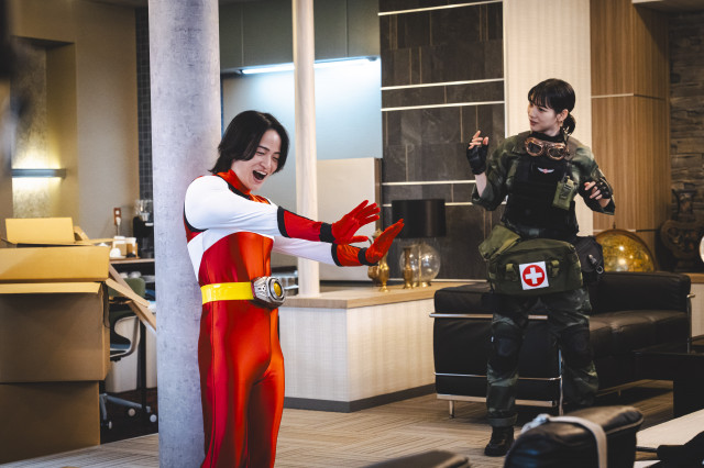 ドラマ『こちら予備自衛英雄補?!』に出演する（左から）菊池風磨、のん（C）中京テレビ