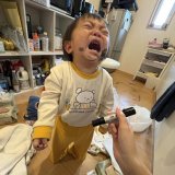 顔に落書きをして号泣する息子／Walnutさん（@0604._.r）提供