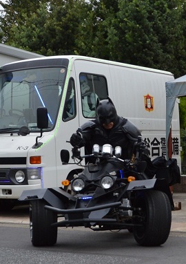 アジトから出動する千葉ットマン