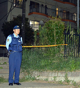 母娘２人が暮らしていた県営住宅。事件発生から約８カ月、司法の判断に注目が集まる＝２０１４年９月２４日、銚子市