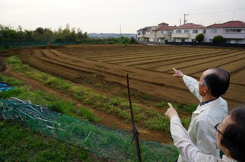 富士山や東京スカイツリーまで見渡せる高台からの景色は住民のお気に入り＝市川市北方町４丁目