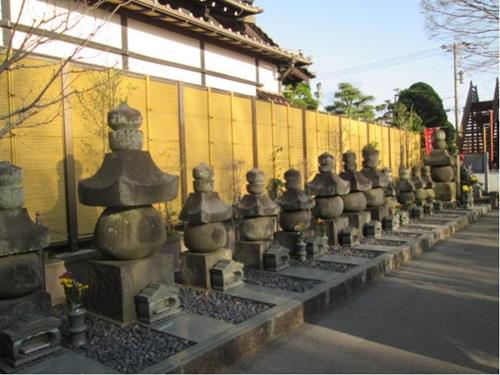 大日寺の千葉氏累代五輪塔