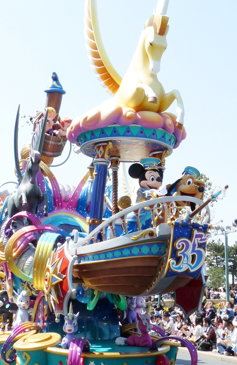 TDLのパレード「ドリーミング・アップ!」のフロート