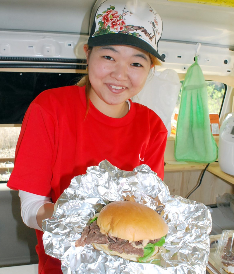シカ肉をふんだんに使ったシカバーガー