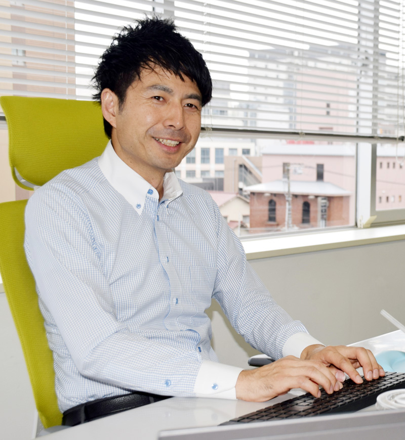 「枕には無限の可能性がある」と情熱を語る河元社長