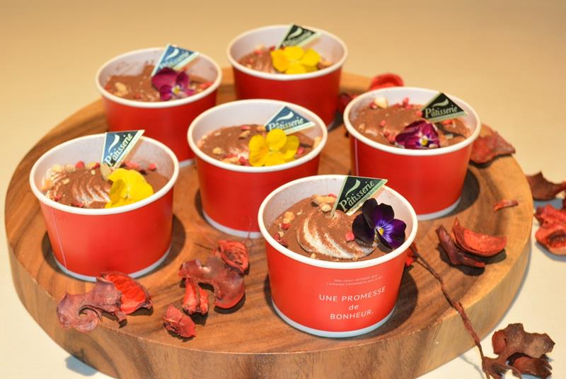 佐倉市内で出産する妊産婦に寄贈する「法王のティラミス」