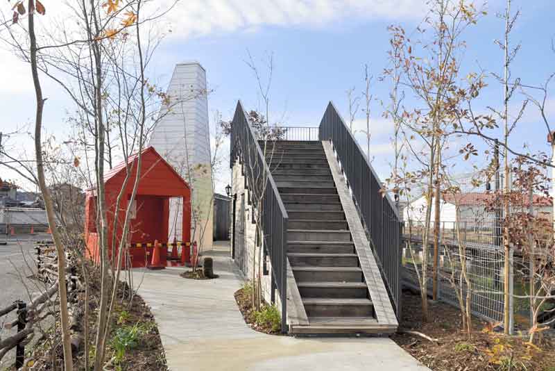 小湊鉄道上総牛久駅前に誕生したユニークな「里山トイレ」＝市原市牛久