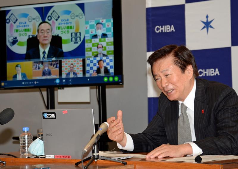 全国知事会のテレビ会議で、若年層への警戒呼び掛けを強化していると説明する森田知事＝６日、県庁