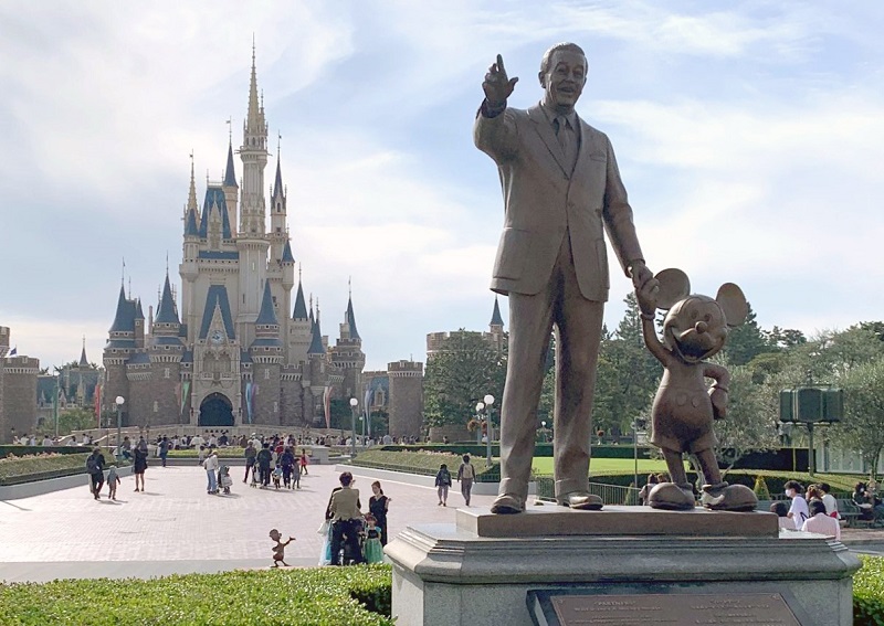 コロナ禍で人数制限しながら運営を続ける東京ディズニーランド＝２０２０年１０月