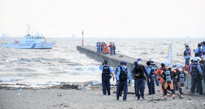 過去にも死亡事故が発生している「幕張の浜」（写真は昨年９月の水難事故発生時の様子）