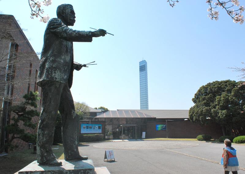 入場者数の減少や年齢層の隔たりが課題になっている千葉県立美術館=千葉市中央区