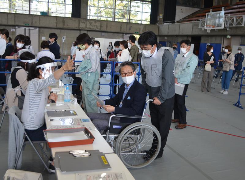 車いす利用者が円滑に接種を受けられるかも確かめた