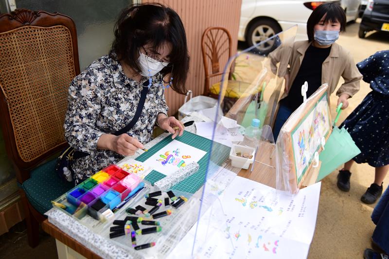 花文字の実演もあった