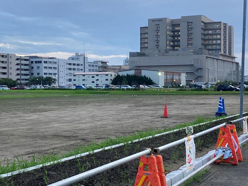 旭中央病院に隣接する計画地の一角。土地の造成と水道などのインフラ整備は市から補助金が支出される=旭市