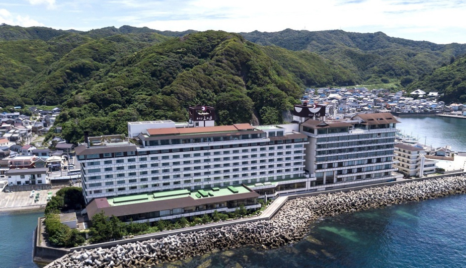 鴨川スパホテル三日月（ＨＭＩホテルグループ提供）