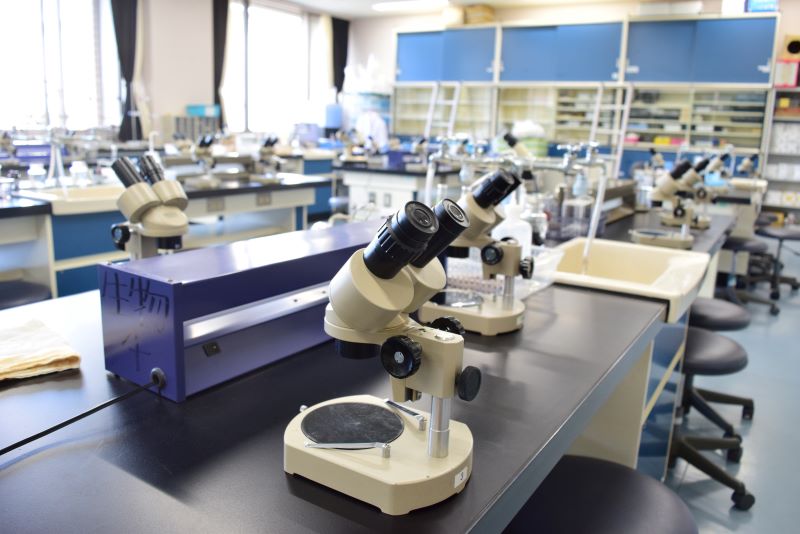 授業での実験・観察に力を入れる同校では設備も充実している