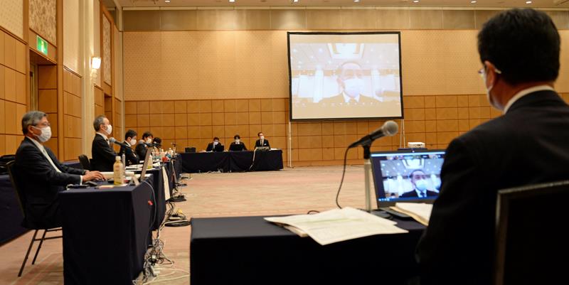 新たな県総合計画の策定へ、県が提示した「原案」について議論する策定懇談会＝２２日、千葉市中央区