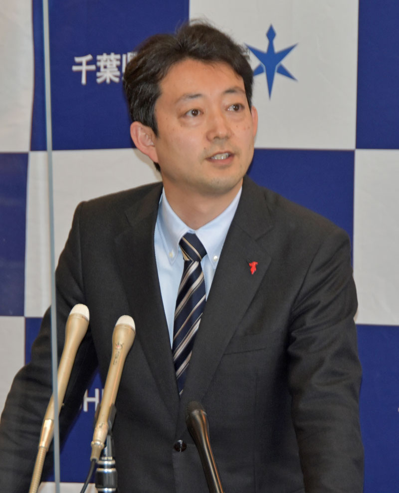 新型コロナの感染状況について「第６波に入りつつある」と危機感を示した熊谷知事＝７日、県庁