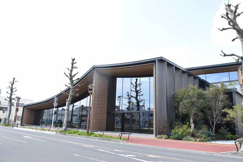 ２０２１年２月に新築したＺＯＺＯの本社屋＝千葉市稲毛区