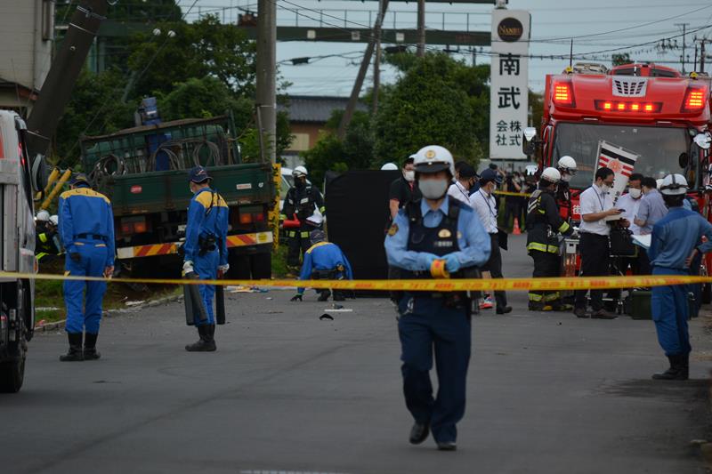 飲酒運転のトラックに児童5人がはねられ死傷した事故現場=昨年6月28日、八街市